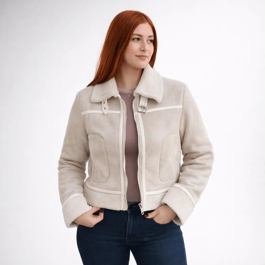 Chaqueta piloto ovejera color café con forro tipo borrego y cierre frontal; corte corto, bolsillos laterales, abrigo cálido y versátil para mujer, ideal para looks casuales con jeans y botas