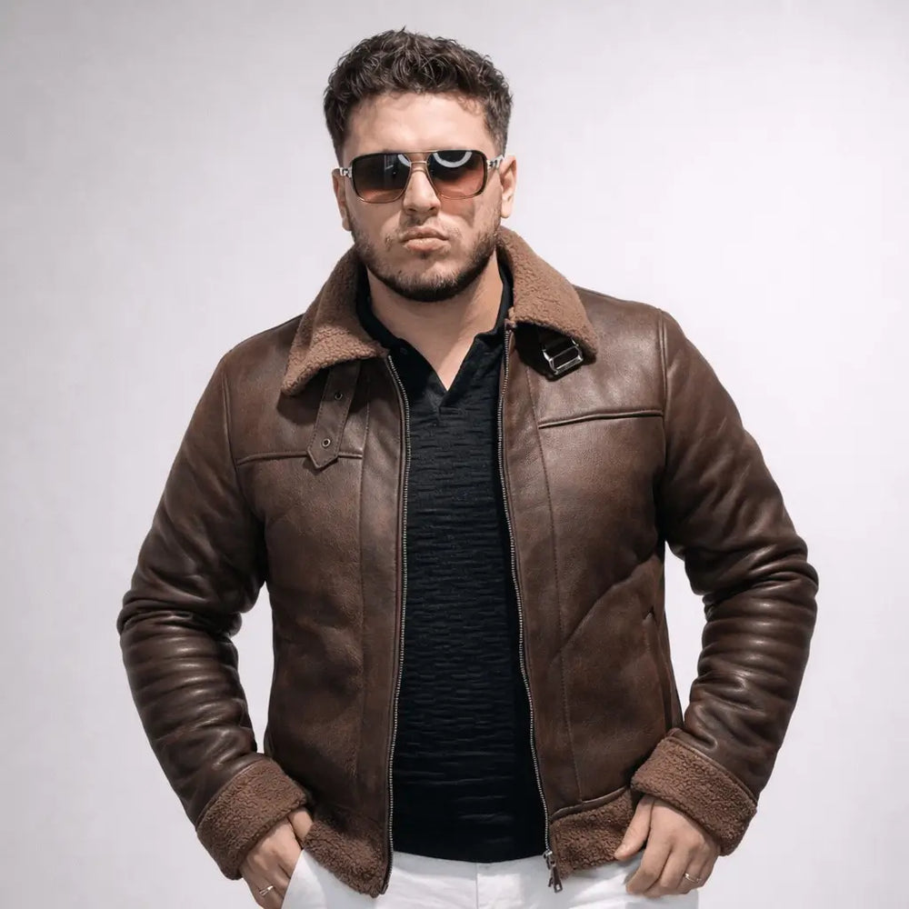 Chaqueta piloto ovejera estilo aviador con forro tipo ovejero, cierre frontal y bolsillos; abrigo cálido, cómodo y resistente, de corte clásico y versátil para clima frío y uso urbano