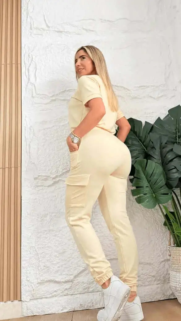 Conjunto cargo para mujer con bolsillos utilitarios, tejido resistente y ajuste relajado, cintura regulable, perfecto para el día a día y combinar con botas o tenis