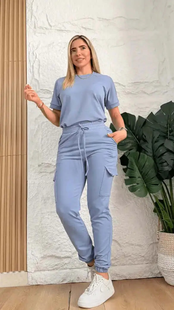 Conjunto Cargo Isabelle para mujer: chaqueta y pantalón cargo con bolsillos amplios, cintura ajustable y tejido transpirable, cómodo y resistente para un look urbano versátil de día o noche
