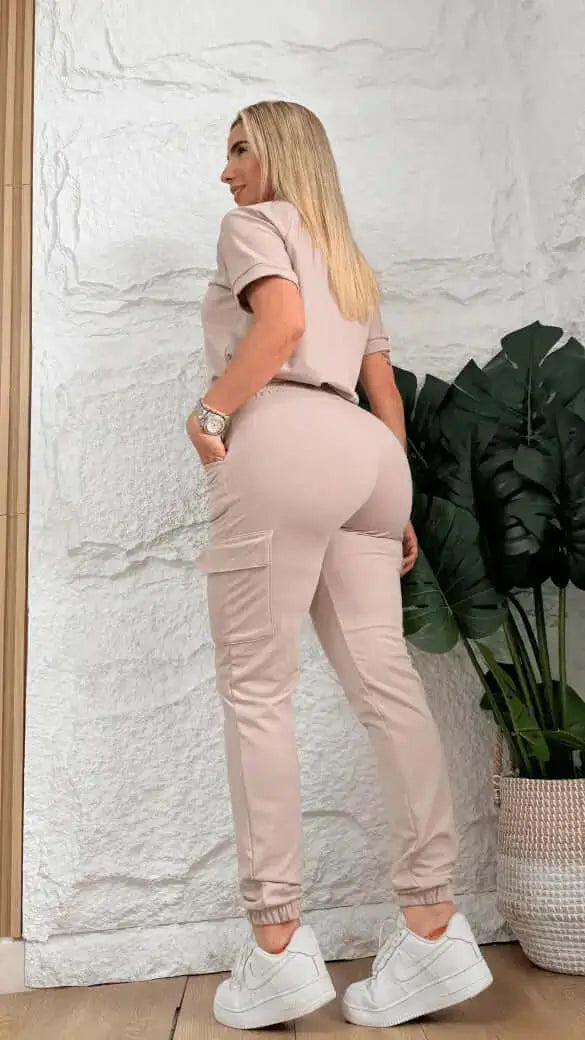 Conjunto cargo para mujer: pantalón y chaqueta cargo urbano con múltiples bolsillos, tela resistente y ajuste cómodo; práctico y versátil para el día a día