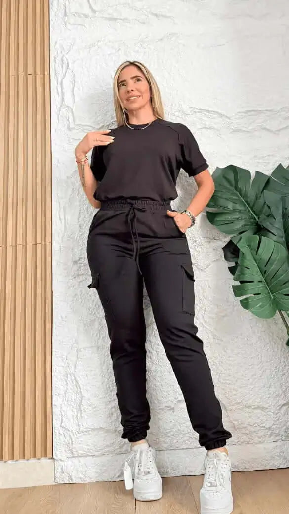 Conjunto cargo para mujer de 2 piezas (pantalón y chaqueta) estilo urbano con bolsillos utilitarios, tejido resistente y ajuste relajado, cómodo y versátil para uso diario.