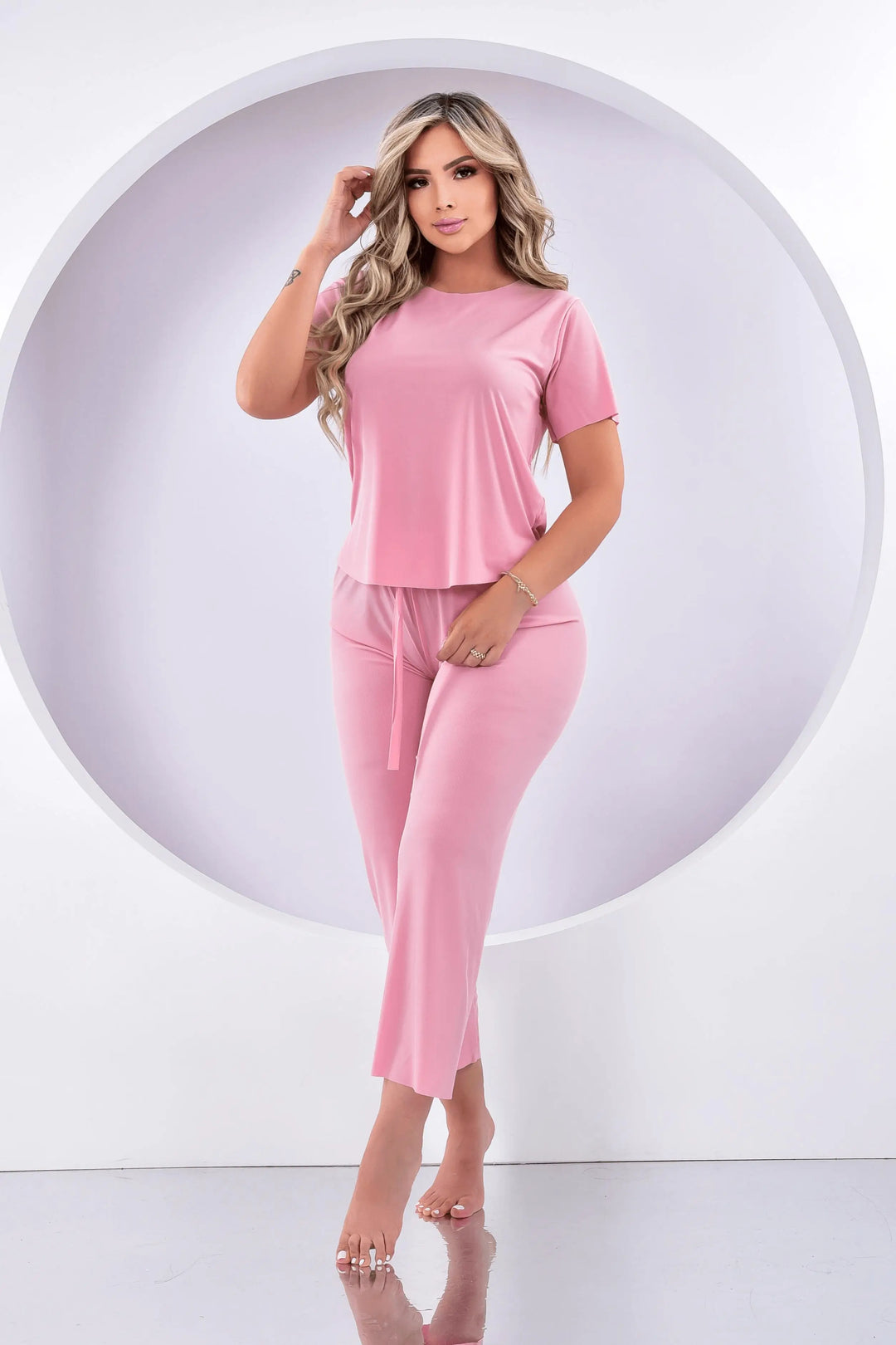 Pijama Julieta para mujer, conjunto de pijama cómodo y elegante en tejido suave y transpirable; ajuste relajado, fácil lavado y perfecto para descanso nocturno o como regalo.
