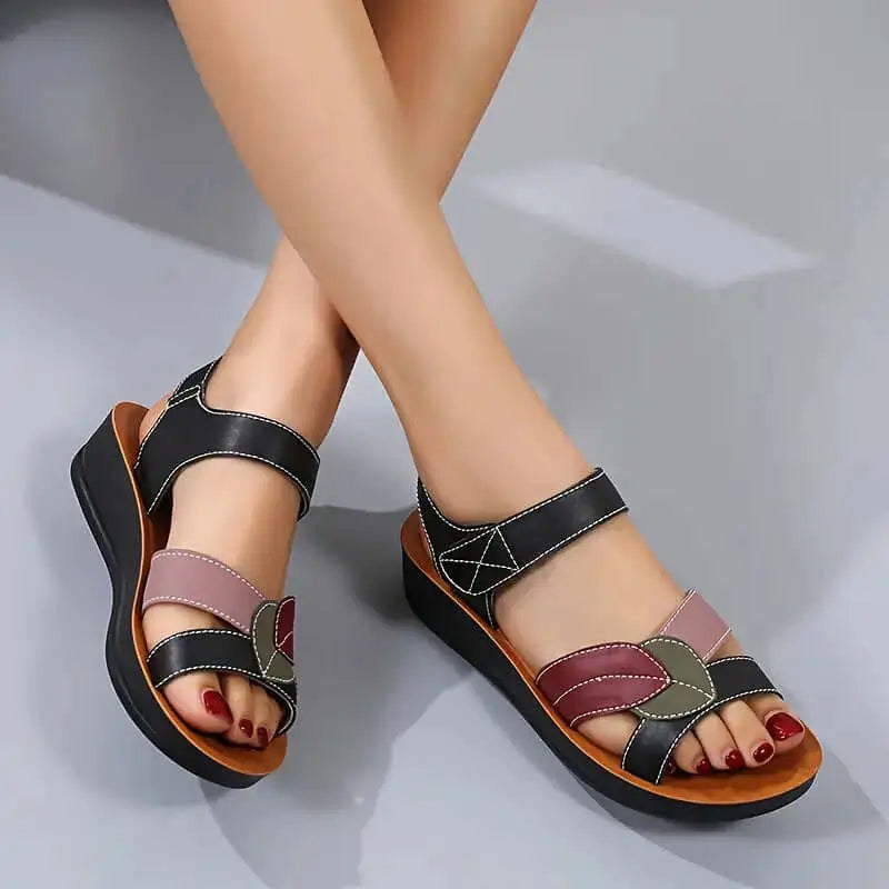 Sandalias cómodas para mujer con diseño en hojas, suela antideslizante y acolchonada para máximo confort en el día a día, perfectas para usar en temporadas cálidas y combinar con ropa casual y elegante.