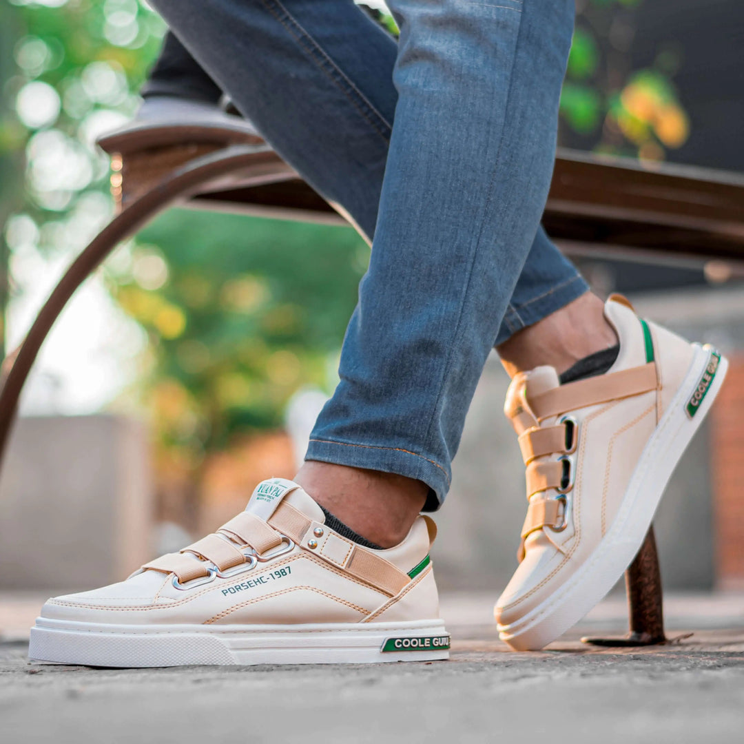 zapatos deportivos casuales color beige con detalles en verde y beige para hombre, suela blanca antideslizante, diseño moderno y cómodo ideal para uso diario, combinación perfecta con jeans, calzado ligero y resistente para mayor confort y estilo urbano