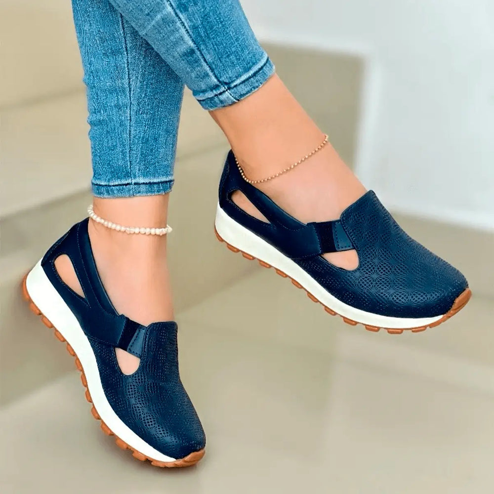 Zapatos Oxford Amélia para mujer en color azul oscuro, calzado cómodo con suela antideslizante y diseño transpirable, ideal para uso diario y largas caminatas, estilo casual moderno que combina con jeans y accesorios sencillos, perfectas para cuidar la salud de tus pies con amortiguación avanzada y materiales ligeros que ofrecen soporte y flexibilidad.