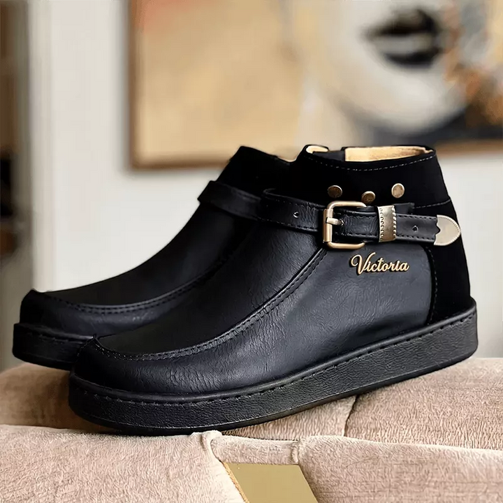 Botines negros elegantes para mujer con diseño sofisticado y cómodo, material resistente al desgaste y suela antideslizante, ideales para uso diario y ocasiones formales, combinan estilo y durabilidad para un look moderno y práctico.