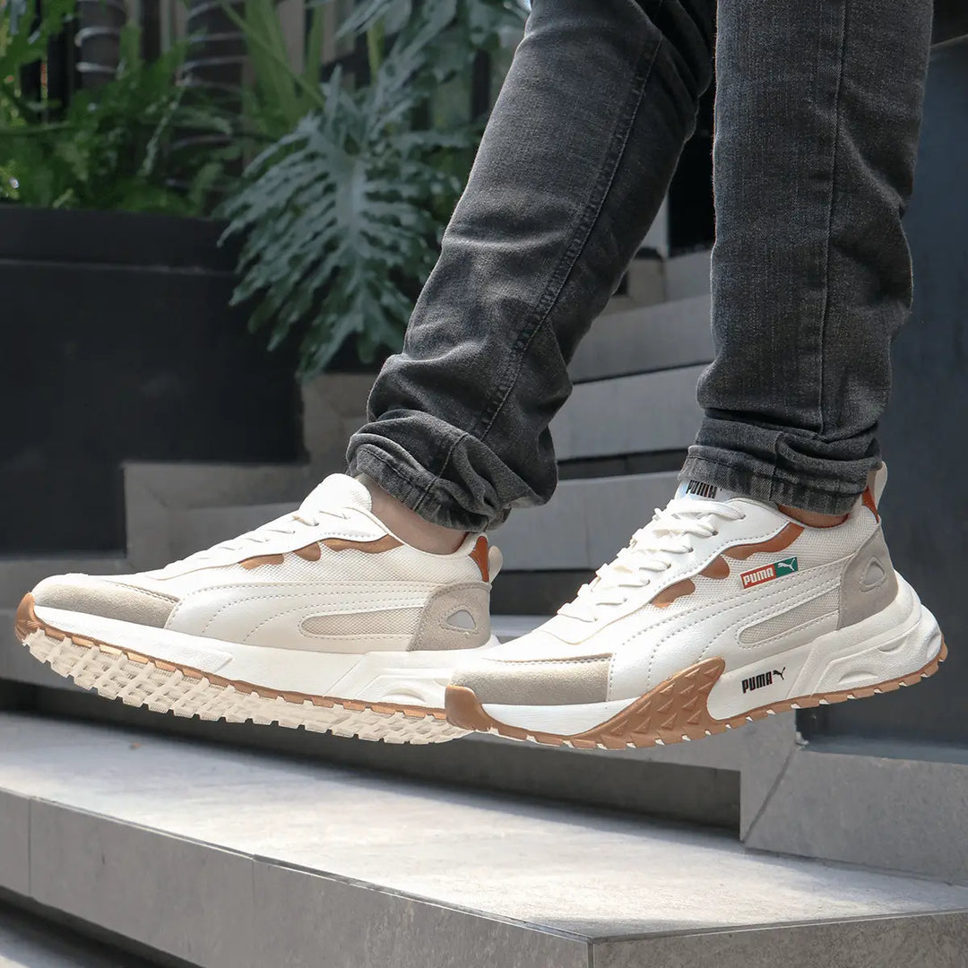 Zapatillas deportivas urbanas color blanco y beige con suela antideslizante de alta tracción, diseño moderno y cómodo ideal para uso diario y actividades al aire libre, confeccionadas con materiales transpirables y duraderos que brindan soporte y amortiguación para mayor confort en cada paso.