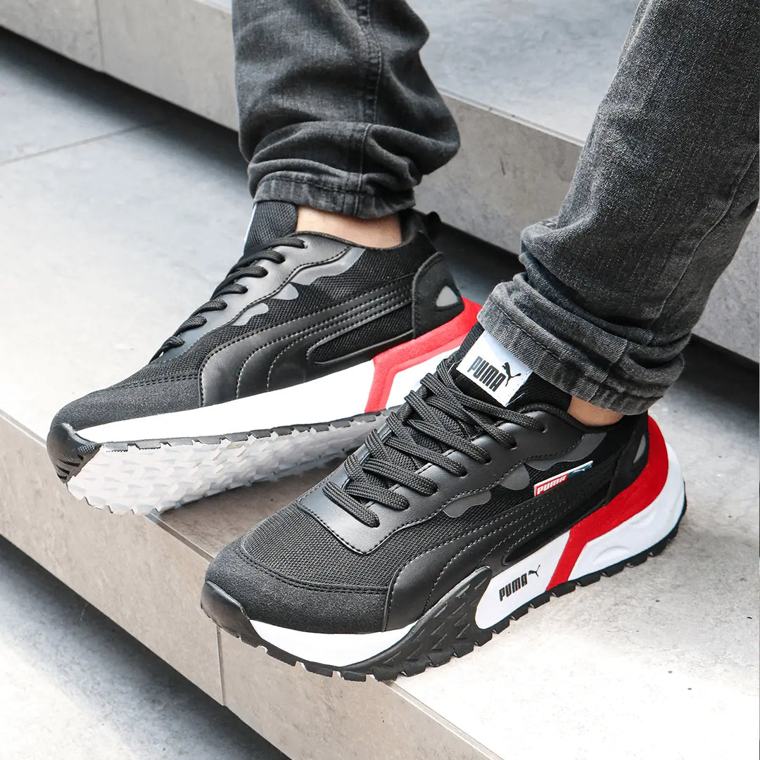 Zapatillas negras Street Rise para hombre con suela blanca y detalle rojo, diseño moderno y urbano, ideales para uso diario y actividades casuales, combinan comodidad y durabilidad con materiales de alta calidad, suela antideslizante para mayor seguridad y plantilla acolchada que proporciona confort durante todo el día.